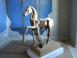 Mec horse © Sergio Gotti - scultura in cartone - cm 70x110x180